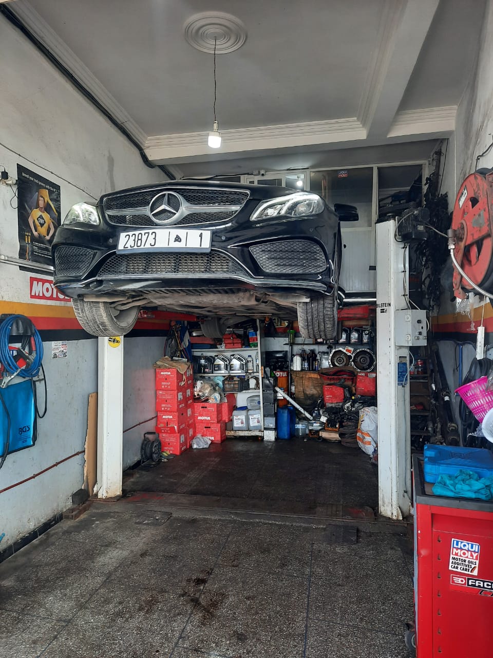 Détail moteur en réparation